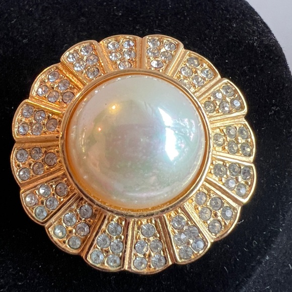 Vintage Christian Dior Signed Gold Tone Clip-On Earrings With Crystals and Pearl - Picture 4 of 8